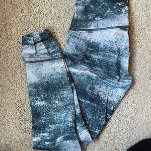 Lululemon wunderunder size 6 like new worn once